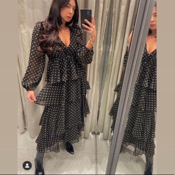 Blogger's favorite Zara polka dot midi dress - Picture 2 of 6